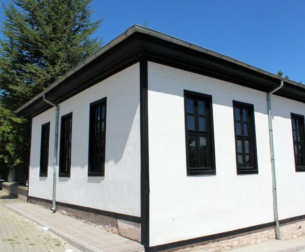 Sobre Reformas JM Portugalete white and black concrete house